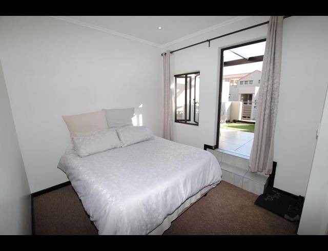 1 BEDROOM PROPERTY TO RENT IN SUNNINGHILL